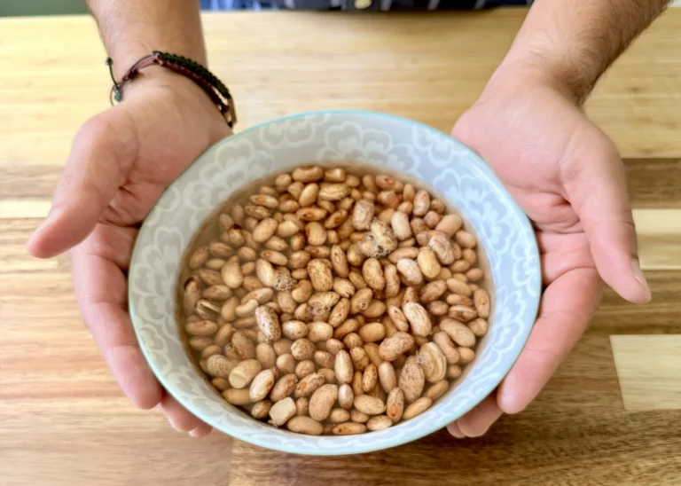 soaking pinto beans